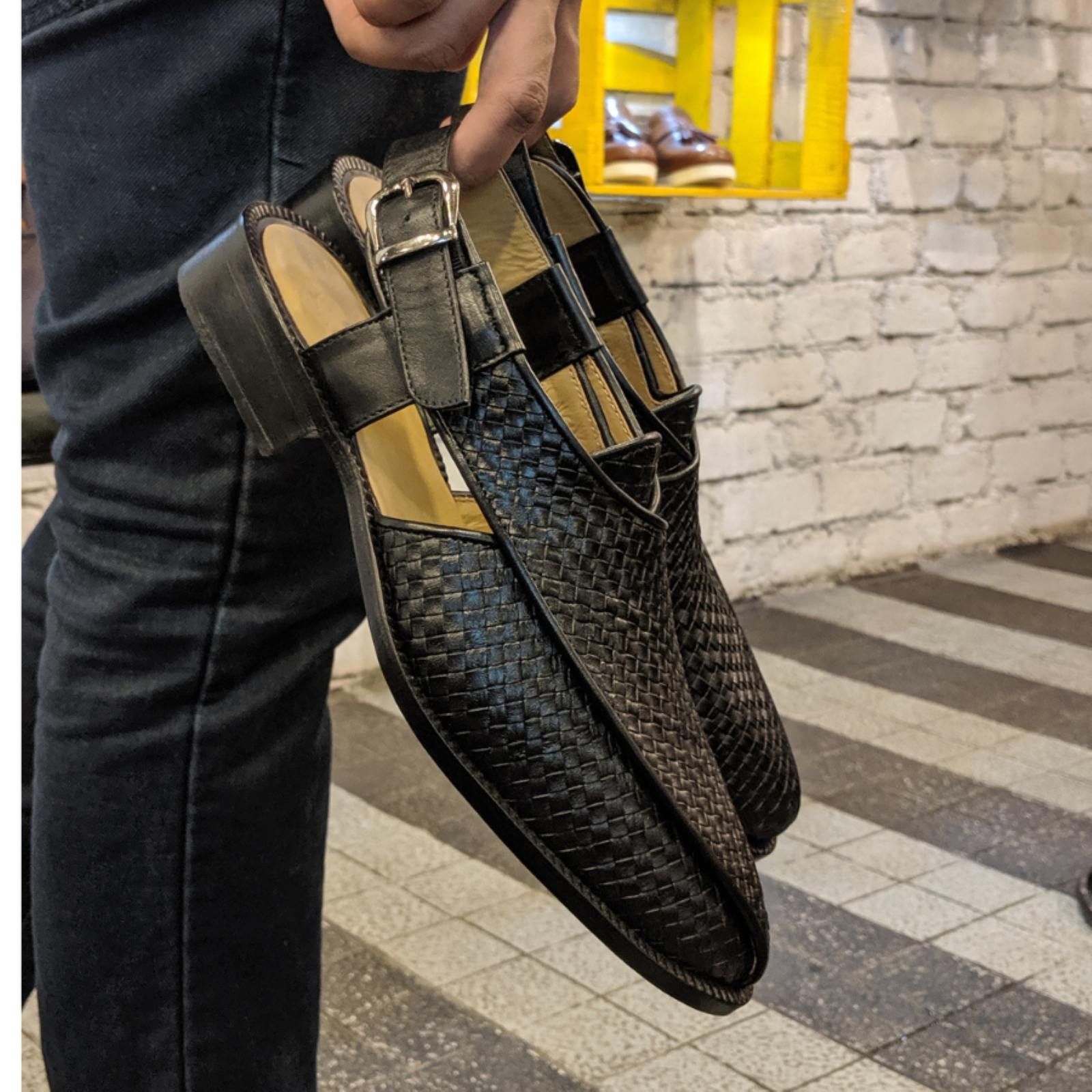 Cuero Peshawari Sandals