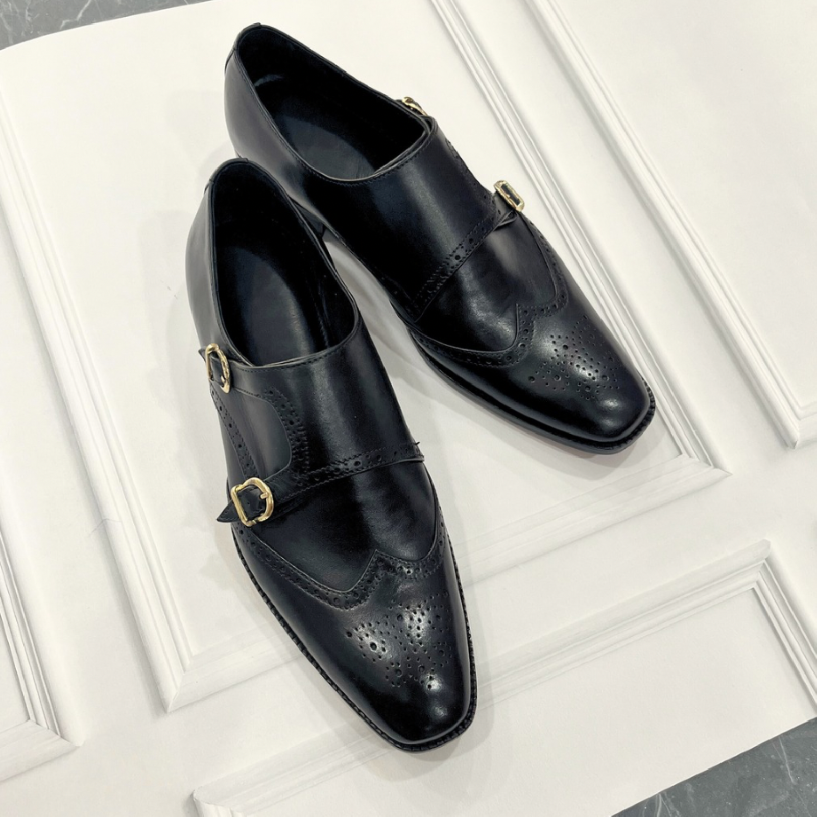Cuero Carter Monks Black