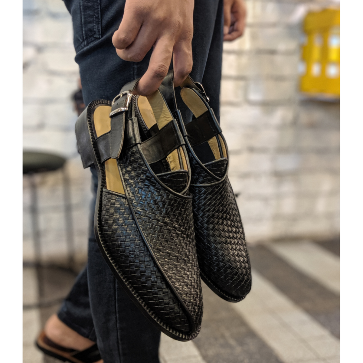 Cuero Peshawari Sandals